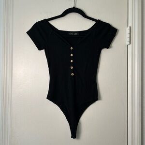 Kittenish Black Ribbed Stretchy Casual Short Sleeve Bodysuit Size Small